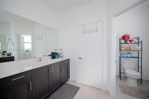 House in Homestead, Florida 4 bedrooms, 246.66 sq.m. № 1806356 - photo 19