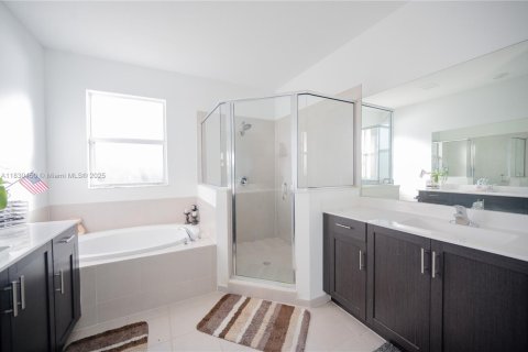 House in Homestead, Florida 4 bedrooms, 246.66 sq.m. № 1806356 - photo 17