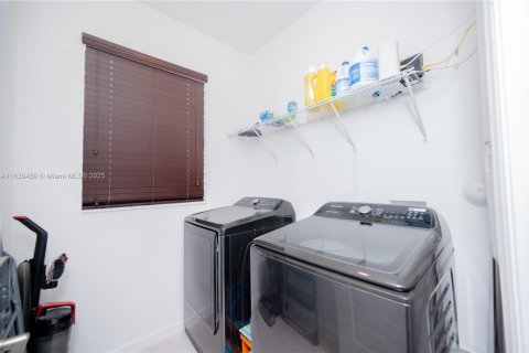 House in Homestead, Florida 4 bedrooms, 246.66 sq.m. № 1806356 - photo 26