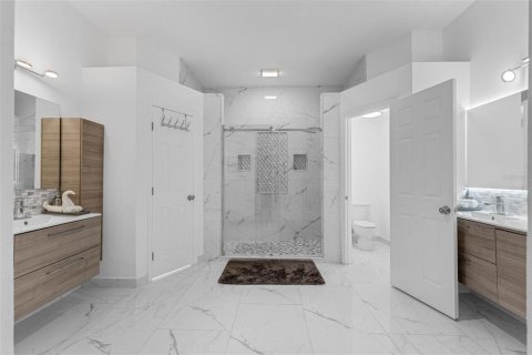 Casa en venta en Orlando, Florida, 4 dormitorios, 232.26 m2 № 1907448 - foto 16