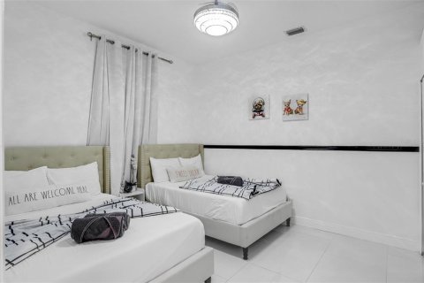 Casa en venta en Orlando, Florida, 4 dormitorios, 232.26 m2 № 1907448 - foto 23