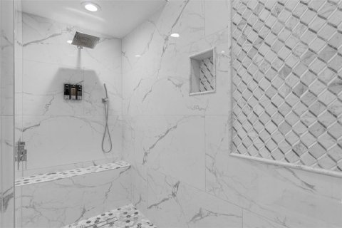 Casa en venta en Orlando, Florida, 4 dormitorios, 232.26 m2 № 1907448 - foto 17