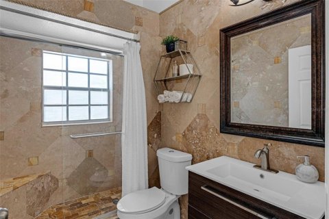 Casa en venta en Orlando, Florida, 4 dormitorios, 232.26 m2 № 1907448 - foto 24