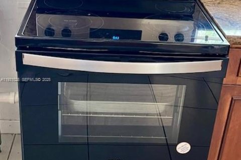 Снять в аренду виллу или дом в Майами, Флорида 10 спален, 284.19м2, № 2034777 - фото 4