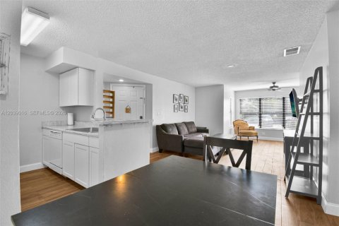 Condo in Davie, Florida, 1 bedroom  № 2274724 - photo 26