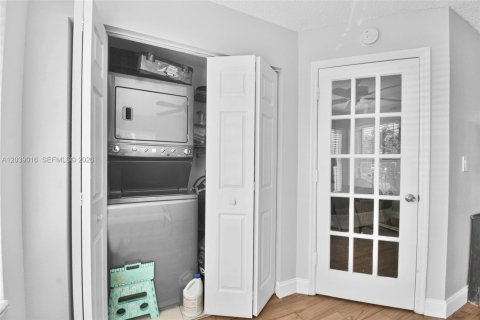 Condo in Davie, Florida, 1 bedroom  № 2274724 - photo 23