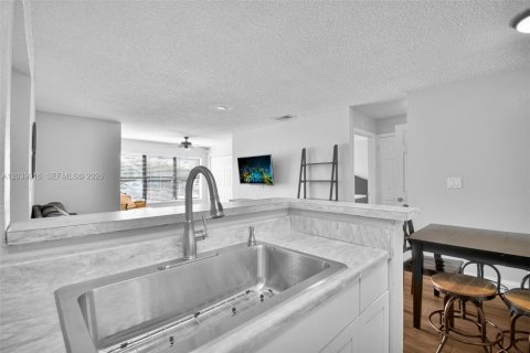 Condo in Davie, Florida, 1 bedroom  № 2274724 - photo 11
