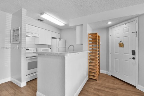 Condo in Davie, Florida, 1 bedroom  № 2274724 - photo 9