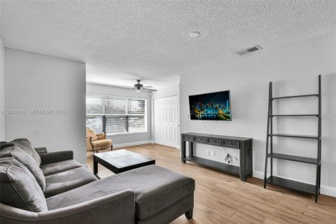 Condo in Davie, Florida, 1 bedroom  № 2274724 - photo 17