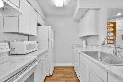 Condo in Davie, Florida, 1 bedroom  № 2274724 - photo 6