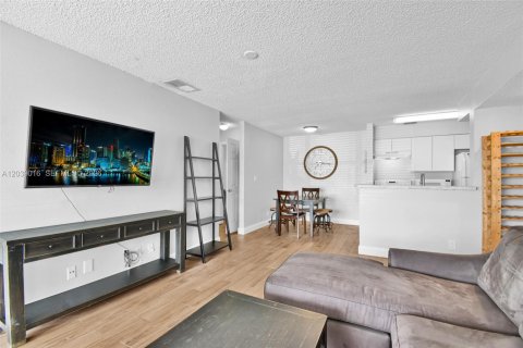 Condo in Davie, Florida, 1 bedroom  № 2274724 - photo 16