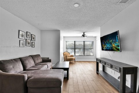 Condo in Davie, Florida, 1 bedroom  № 2274724 - photo 18