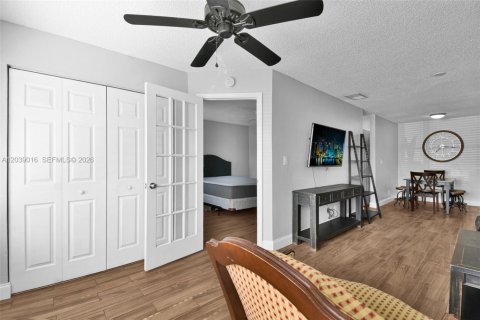 Condo in Davie, Florida, 1 bedroom  № 2274724 - photo 22