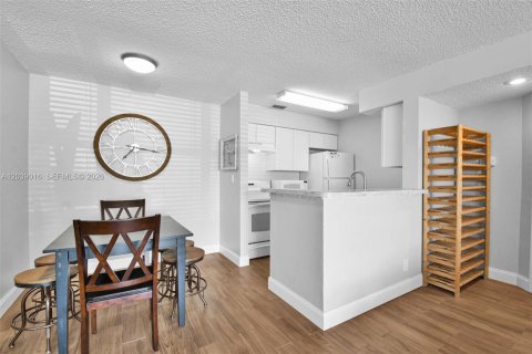 Condo in Davie, Florida, 1 bedroom  № 2274724 - photo 25