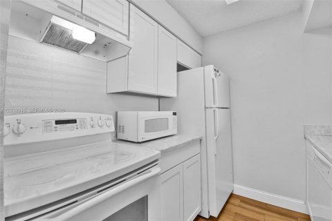 Condo in Davie, Florida, 1 bedroom  № 2274724 - photo 10