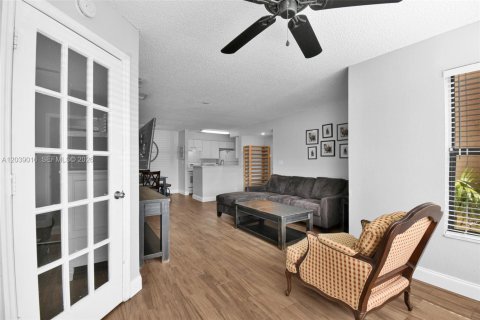 Condo in Davie, Florida, 1 bedroom  № 2274724 - photo 13