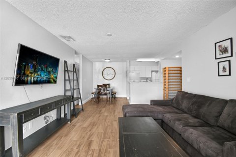Condo in Davie, Florida, 1 bedroom  № 2274724 - photo 15