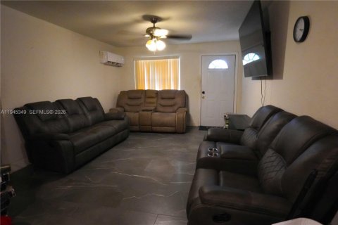 Casa en venta en North Miami Beach, Florida, 3 dormitorios, 137.22 m2 № 2002407 - foto 4