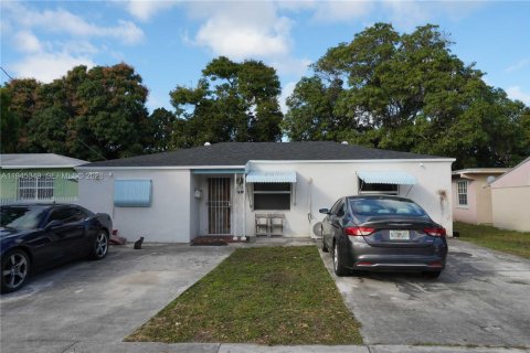 Casa en North Miami Beach, Florida 3 dormitorios, 137.22 m2 № 2002407