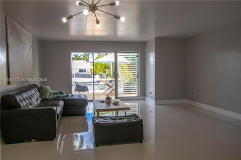 Touwnhouse à louer à North Miami, Floride: 2 chambres, 137.68 m2 № 2154186 - photo 4