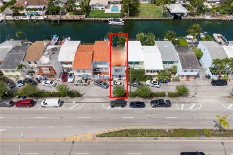Touwnhouse à louer à North Miami, Floride: 2 chambres, 137.68 m2 № 2154186 - photo 14