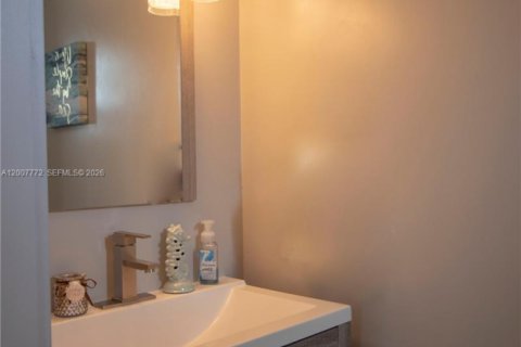 Touwnhouse à louer à North Miami, Floride: 2 chambres, 137.68 m2 № 2154186 - photo 7