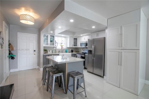 Touwnhouse à North Miami, Floride 2 chambres, 137.68 m2 № 2154186