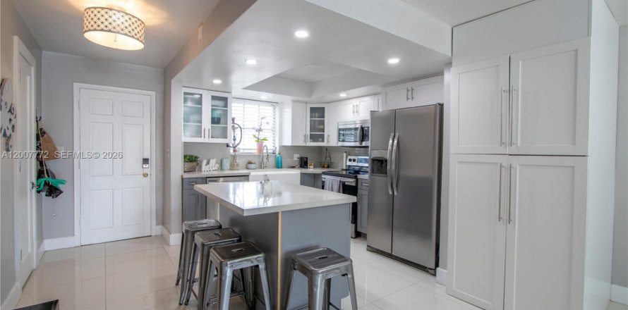 Touwnhouse à North Miami, Floride 2 chambres, 137.68 m2 № 2154186