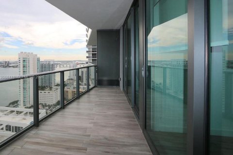 Copropriété à louer à Miami, Floride: 2 chambres, 102.84 m2 № 2363413 - photo 2