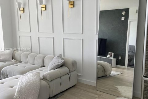 Copropriété à louer à Miami, Floride: 2 chambres, 102.84 m2 № 2363413 - photo 10