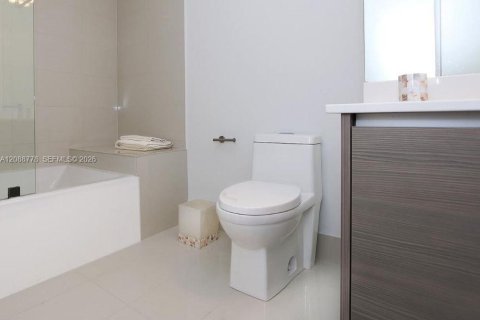 Copropriété à louer à Miami, Floride: 2 chambres, 102.84 m2 № 2363413 - photo 25