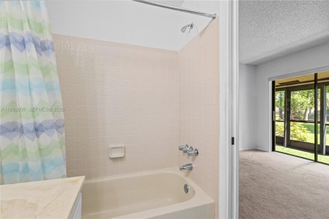 Купить виллу или дом в Маргит, Флорида 2 спальни, 96.43м2, № 2055368 - фото 11