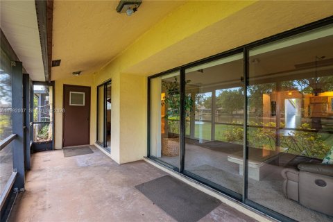 Купить виллу или дом в Маргит, Флорида 2 спальни, 96.43м2, № 2055368 - фото 21