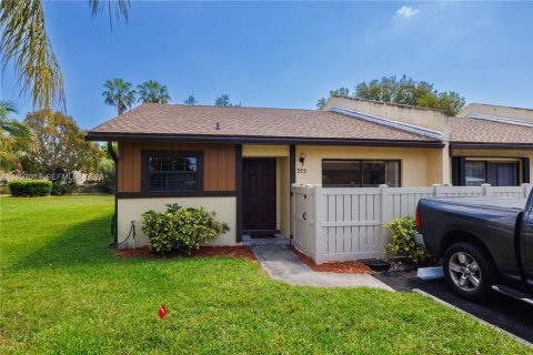 House in Margate, Florida 2 bedrooms, 96.43 sq.m. № 2055368