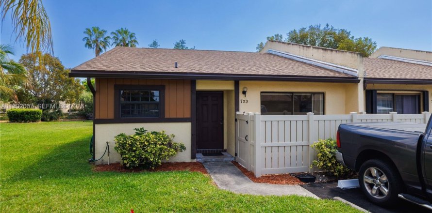 Дом в Маргит, Флорида 2 спальни, 96.43м2 № 2055368