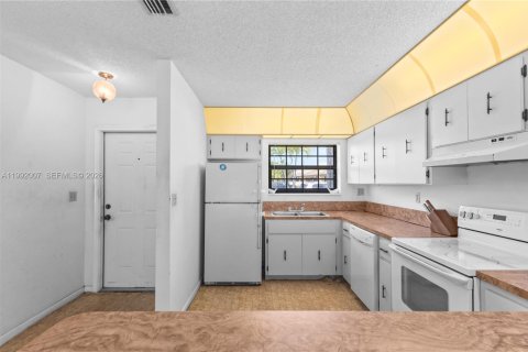 Купить виллу или дом в Маргит, Флорида 2 спальни, 96.43м2, № 2055368 - фото 23