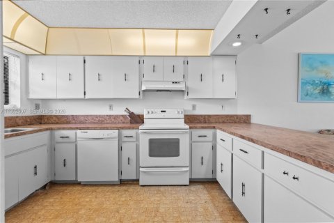 Купить виллу или дом в Маргит, Флорида 2 спальни, 96.43м2, № 2055368 - фото 24