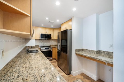 Condominio en venta en Bay Harbor Islands, Florida, 2 dormitorios, 128.11 m2 № 1922051 - foto 6