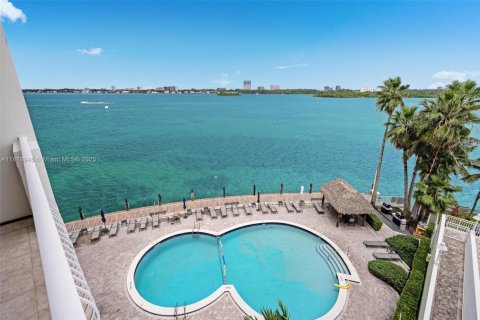 Condominio en venta en Bay Harbor Islands, Florida, 2 dormitorios, 128.11 m2 № 1922051 - foto 5
