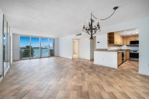 Condominio en venta en Bay Harbor Islands, Florida, 2 dormitorios, 128.11 m2 № 1922051 - foto 1