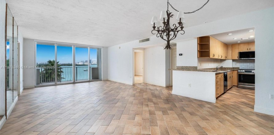 Condominio en Bay Harbor Islands, Florida, 2 dormitorios № 1922051