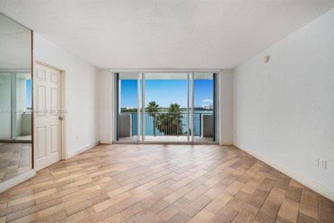 Condominio en venta en Bay Harbor Islands, Florida, 2 dormitorios, 128.11 m2 № 1922051 - foto 3