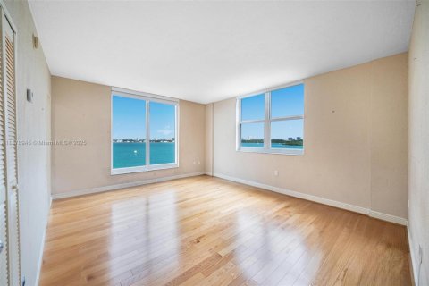 Condominio en venta en Bay Harbor Islands, Florida, 2 dormitorios, 128.11 m2 № 1922051 - foto 9