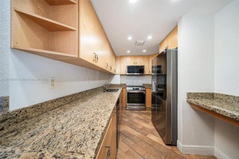 Condominio en venta en Bay Harbor Islands, Florida, 2 dormitorios, 128.11 m2 № 1922051 - foto 7