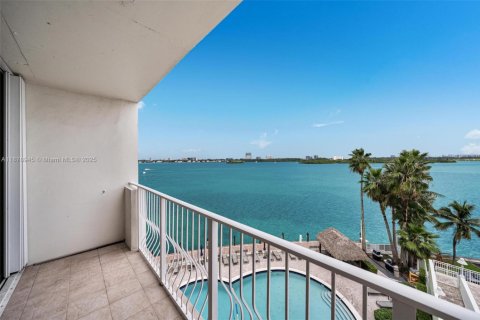 Condominio en venta en Bay Harbor Islands, Florida, 2 dormitorios, 128.11 m2 № 1922051 - foto 4