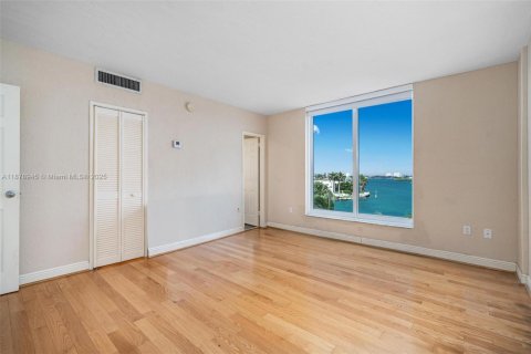 Condominio en venta en Bay Harbor Islands, Florida, 2 dormitorios, 128.11 m2 № 1922051 - foto 8