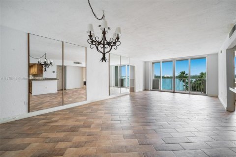 Condominio en venta en Bay Harbor Islands, Florida, 2 dormitorios, 128.11 m2 № 1922051 - foto 2