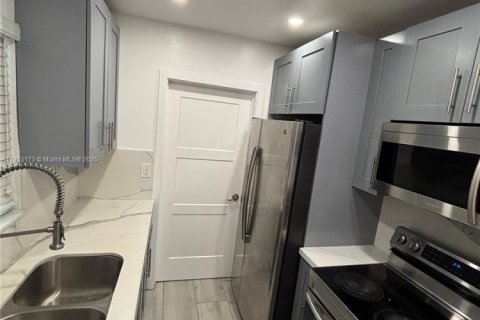 Villa ou maison à louer à Miami Gardens, Floride: 4 chambres, 143.16 m2 № 1966410 - photo 6