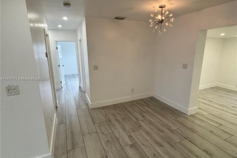 Villa ou maison à louer à Miami Gardens, Floride: 4 chambres, 143.16 m2 № 1966410 - photo 10