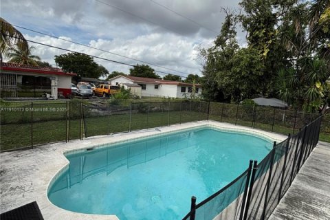 Villa ou maison à louer à Miami Gardens, Floride: 4 chambres, 143.16 m2 № 1966410 - photo 29